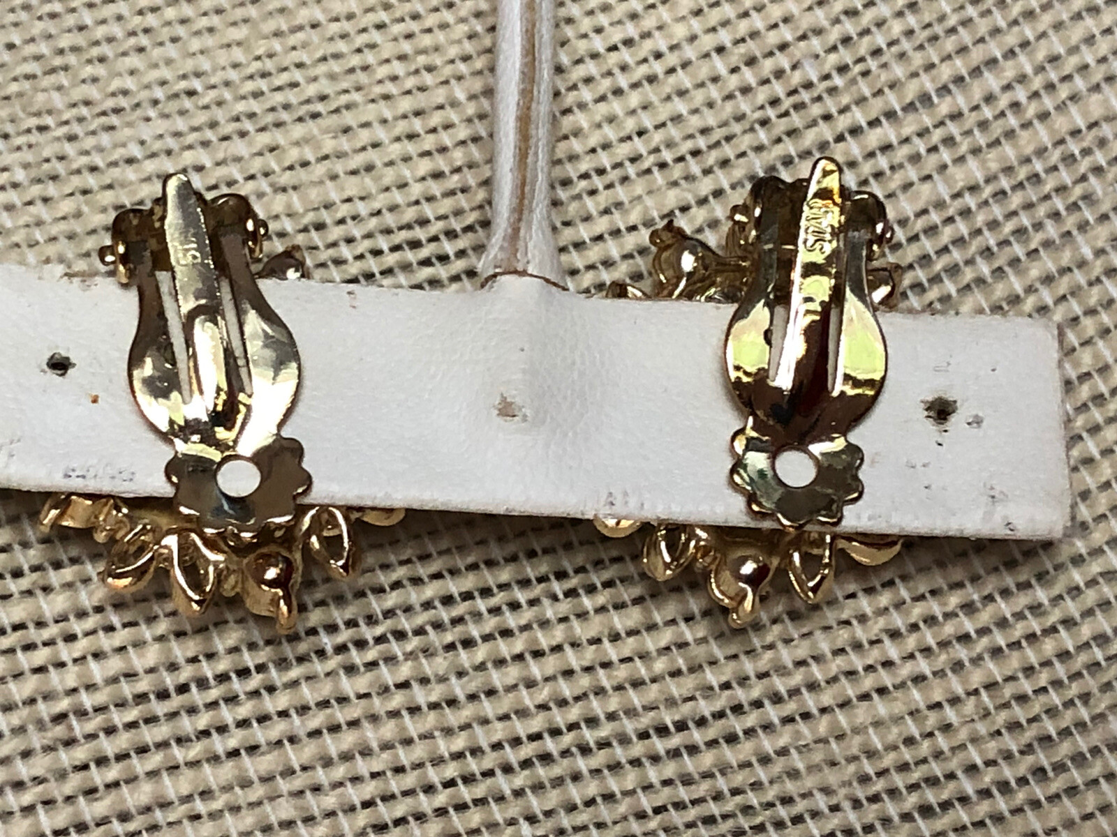 Signed STAR Vintage Gold tone Rhinestone Earrings Great Minty Condition