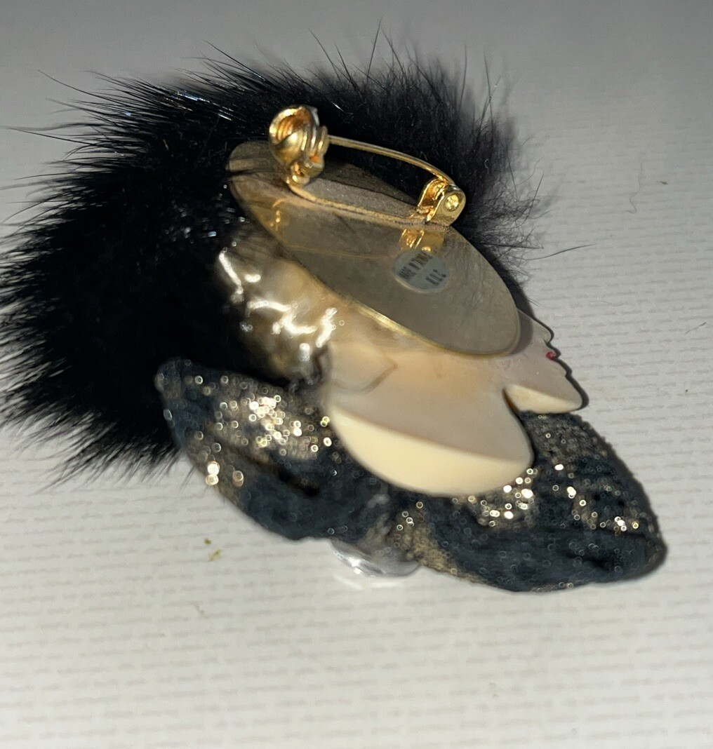 Vintage Fancy Lady Red Lips Woman Wearing Fur Type Hat Brooch Gold Color Pin