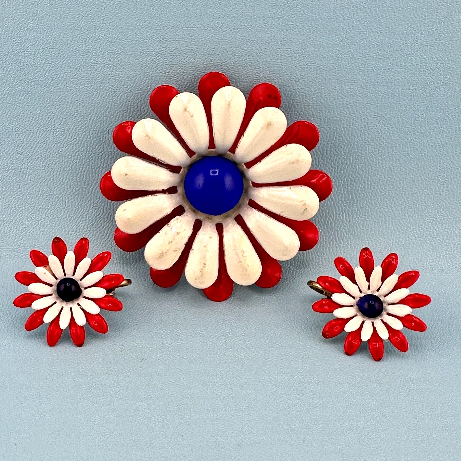 Vintage Enamel Flower Brooch Earrings Set Red White Blue Daisy Mod Retro 60s