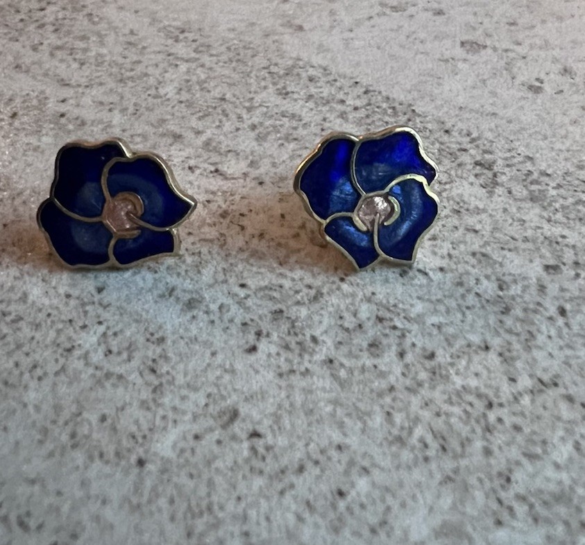 Vintage Enamel Cloisonne Pierced Earrings Flower Gold tone 1/2 Inch Blue C8