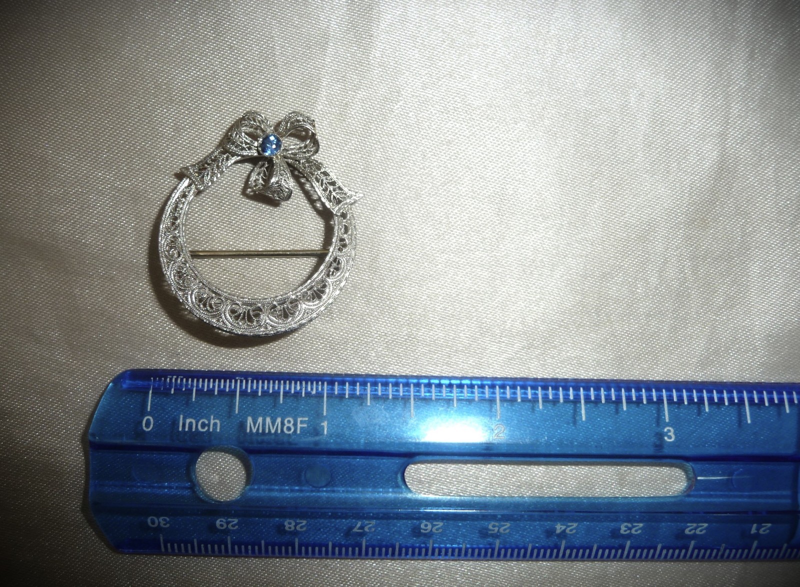 EXQUISITE ANTIQUE CIRCA 1920 14K WHITE GOLD SAPPHIRE BOW FILIGREE PIN BROOCH!