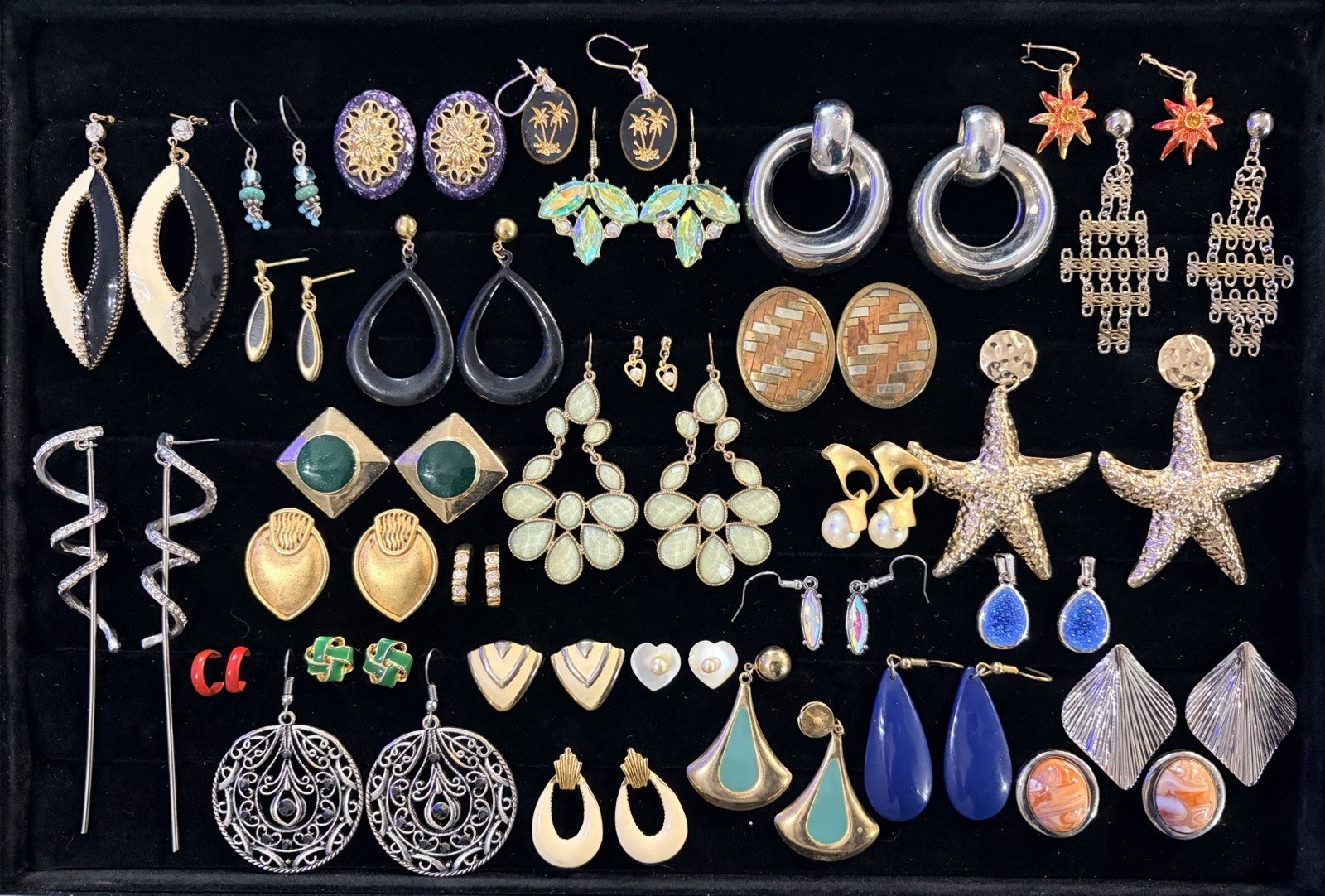 Lot Of 31 Pairs. Vintage & Mod Earrings. Estate Jewelry.