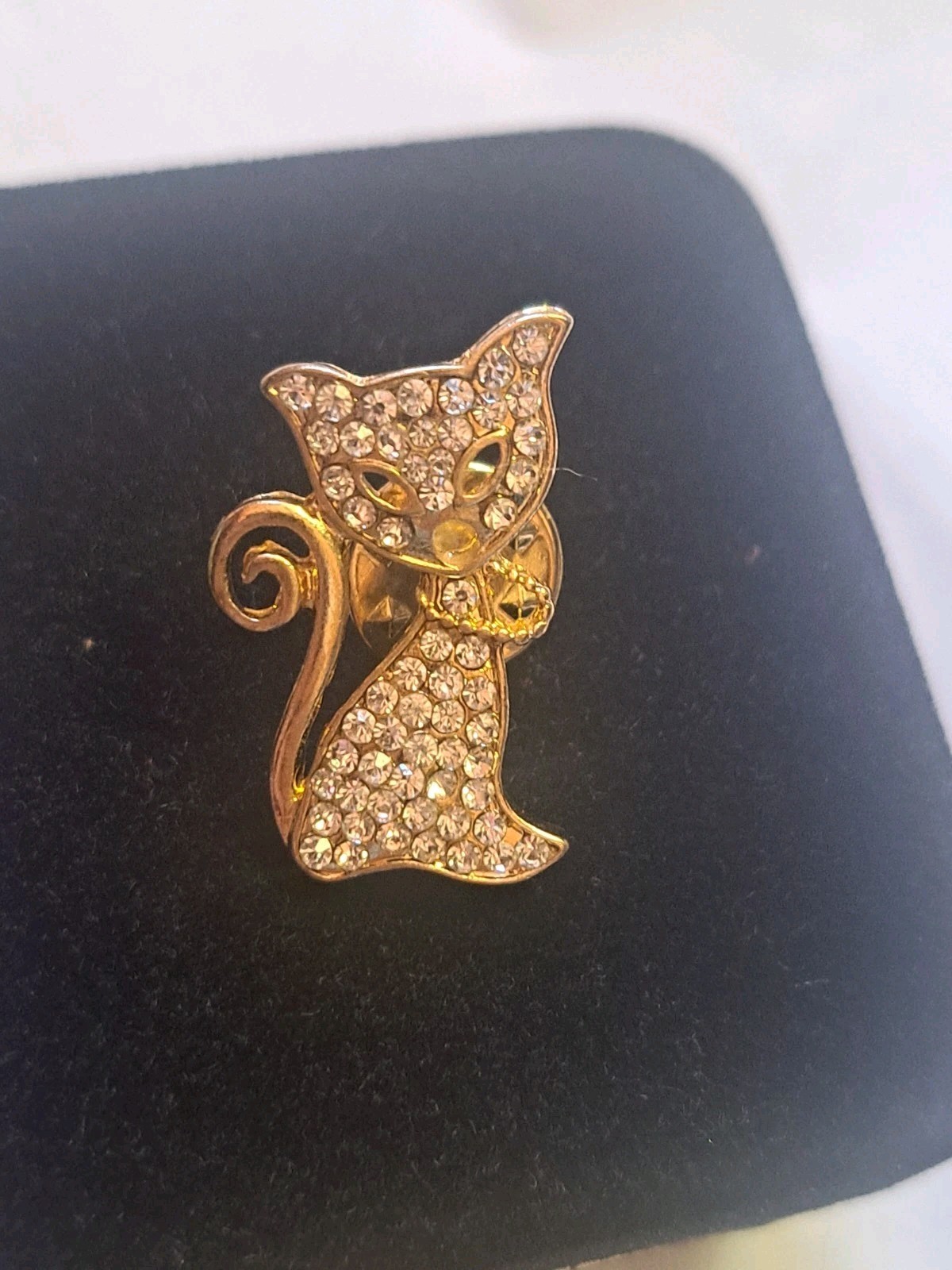 Real Collectibles by Adrienne Kitten Brooch White Sparkly Rhinestones