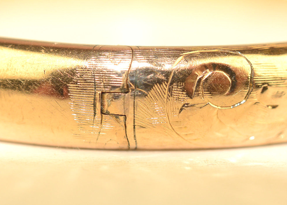 ANTIQUE 1912 10K YELLOW GOLD ETCHED DESIGN HINGED BANGLE BRACELET OPENS 13.7 gr.