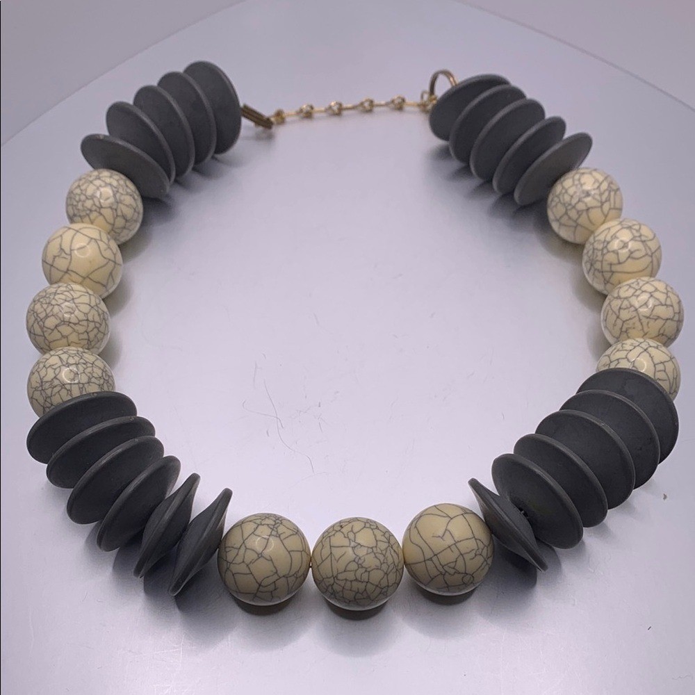 Vintage Chunky Gray and Cream Beaded Necklace 16″ Gold Tone Hook Clasp