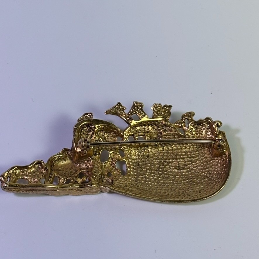 Brooch Gold Tone Noahs Ark Animals Heavy Vintage Piece Intricate Detail