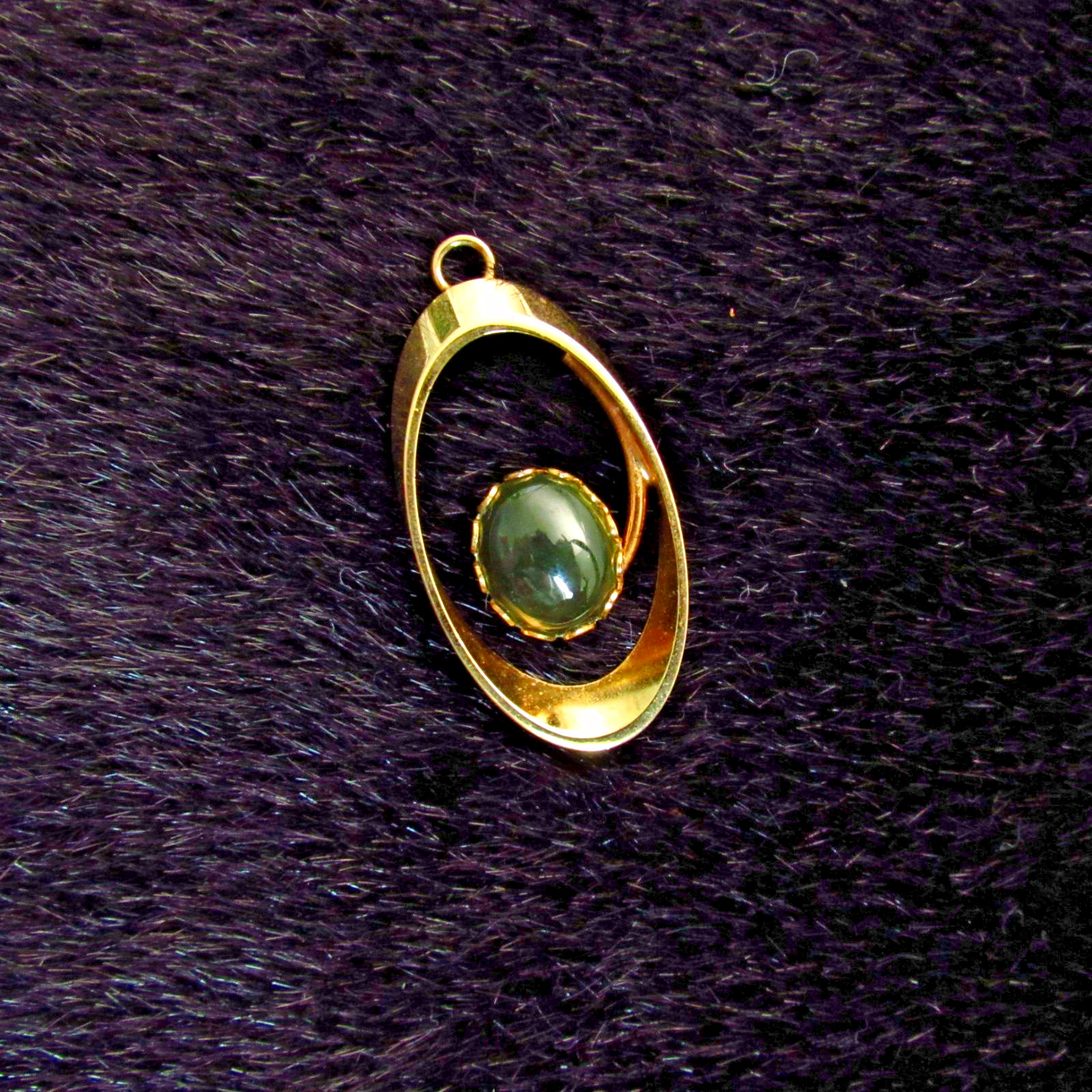 Vintage gold-toned Canadian BC Nephrite Jade Cabochon Oval Swirl Pendant