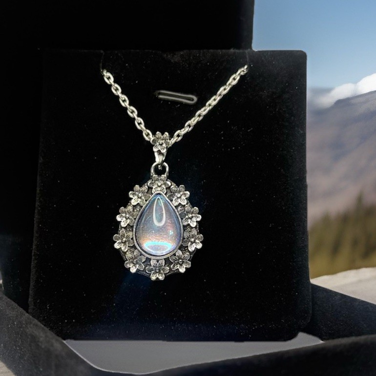 Vintage Bohemian Style Water Drop Flower Pendant Necklace