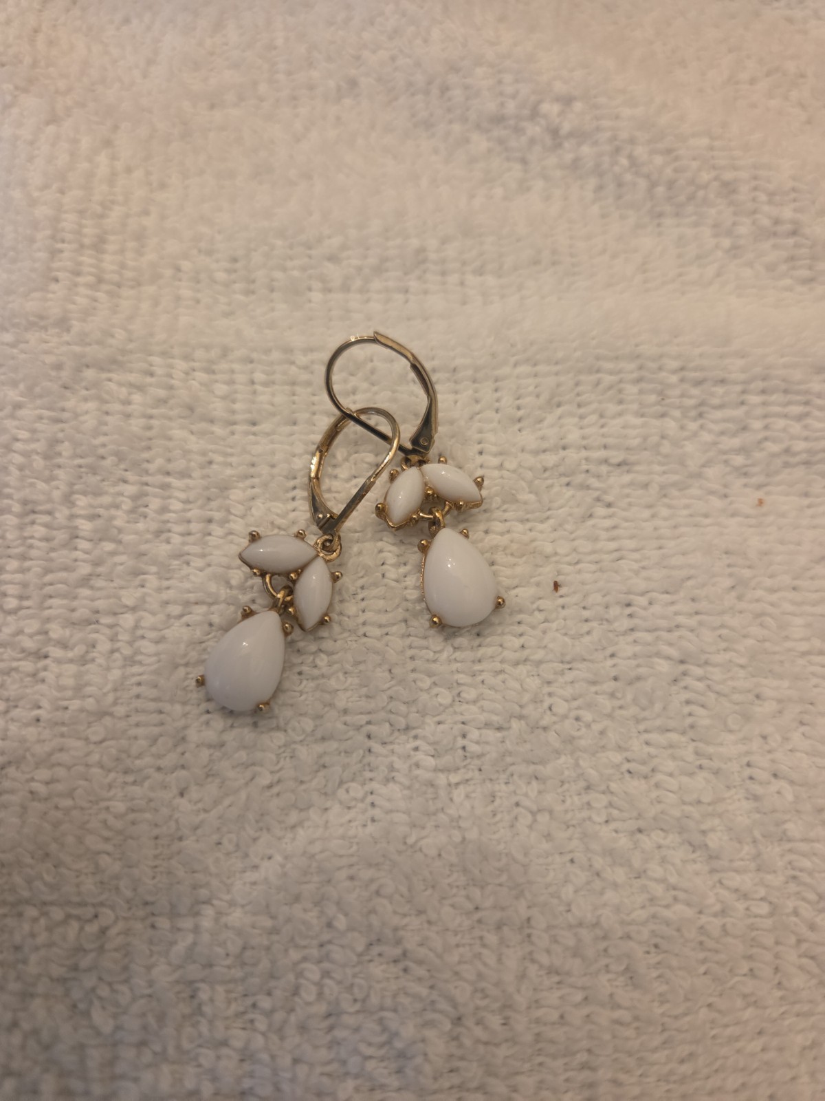 Vtg White Dangle Earrings