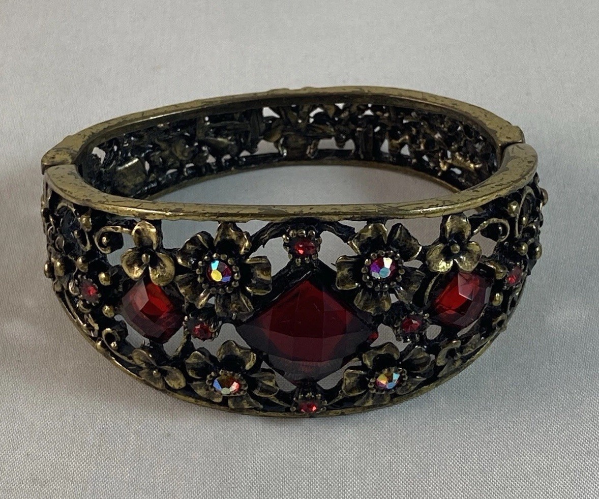 STUNNING VINTAGE LOOKING RED RHINESTONE CRYSTAL STATEMENT BANGLE BRACELET ~ S/M