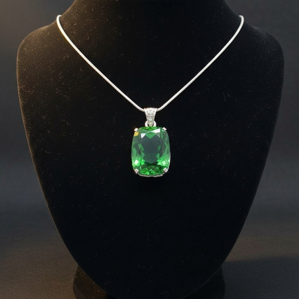 High Quality 80-90 Carat Cushion Cut Emerald Gemstone Silver Pendant With Chain