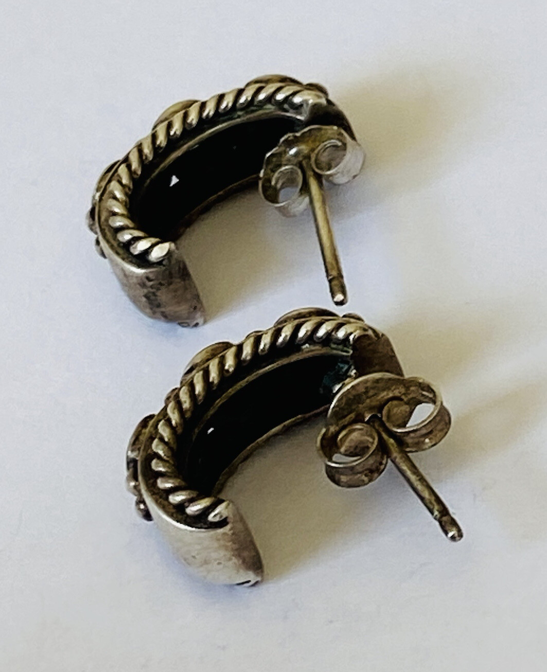 VINTAGE SIGNED STERLING SILVER RUBY EMERALD SAPPHIRE ROPED HALF HOOP EARRINGS