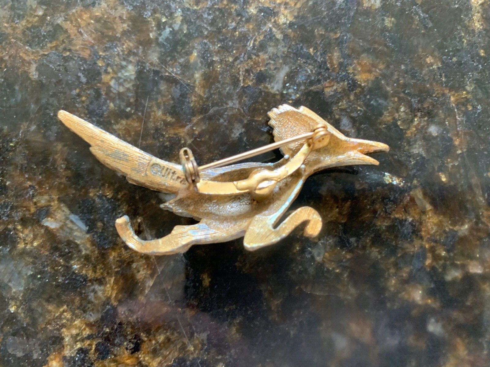 VTG Vintage Gold Tone Blue Rhinestone Roadrunner Brooch Pin All stones in tact!