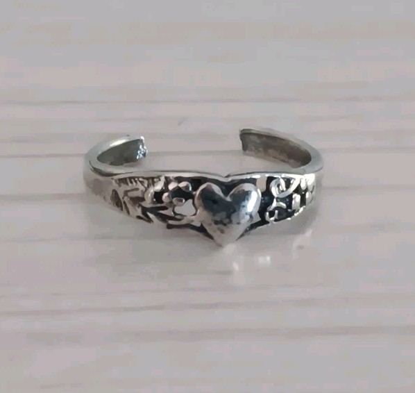 Vintage Y2K Early 2000s Heart Sterling Silver Toe Ring Size 3.25