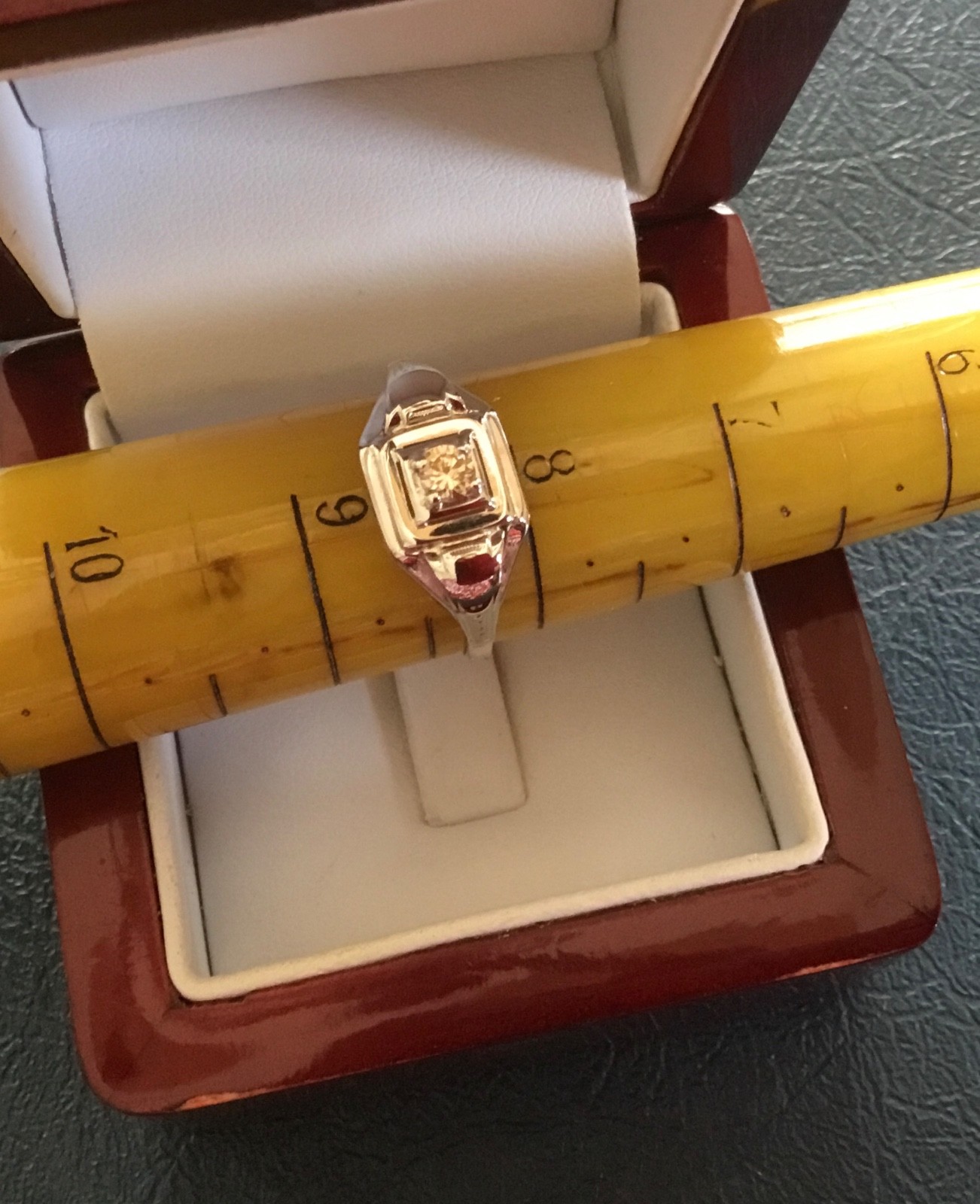 ANTIQUE 18K SOLID WHITE GOLD 0.15ct CHAMPAGNE DIAMOND RING 2.1 GRAMS SIZE 8.25
