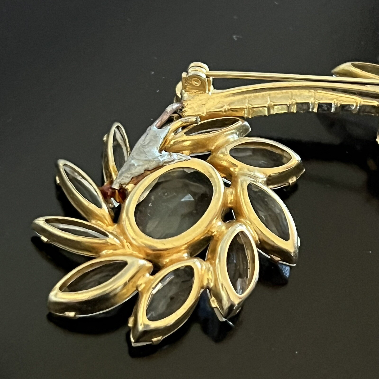 Vintage Clear Gass & Rhinestone Flower Stem Gold Tone Large Brooch Pin READ