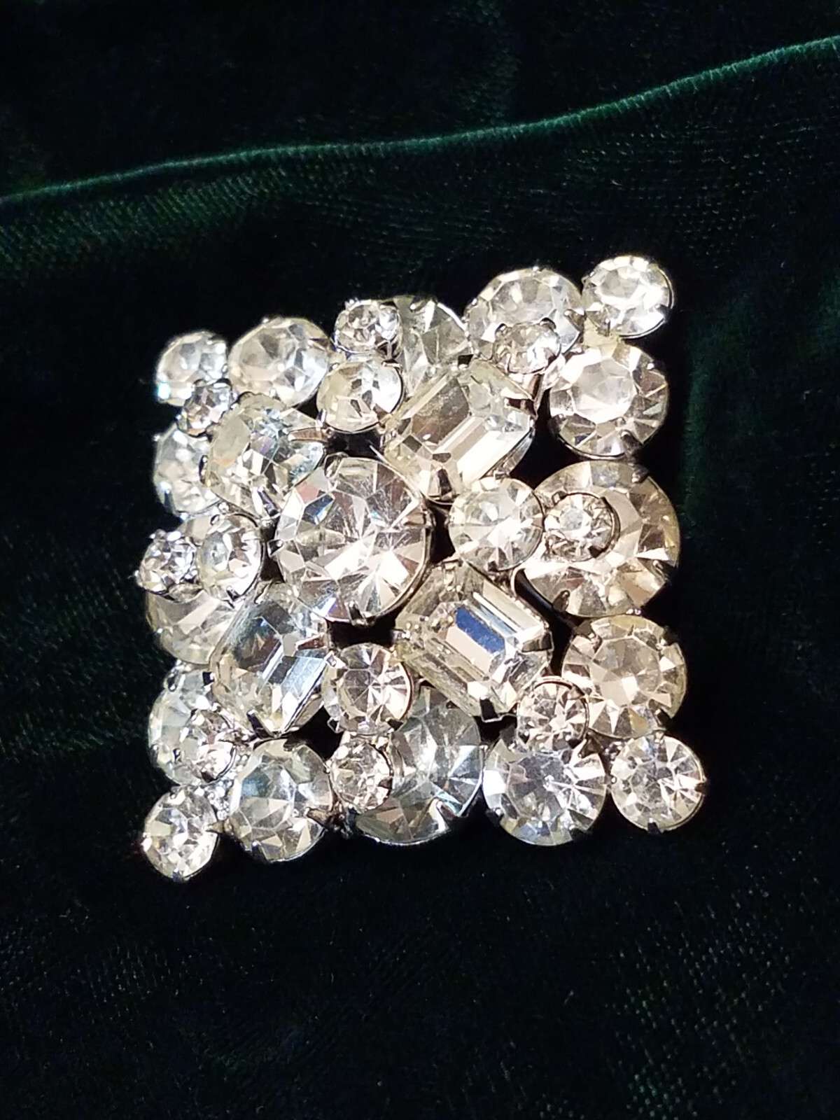 1950’s Clear Rhinestone Cluster Square / Diamond Shaped Brooch About 1-1/2 in Sq