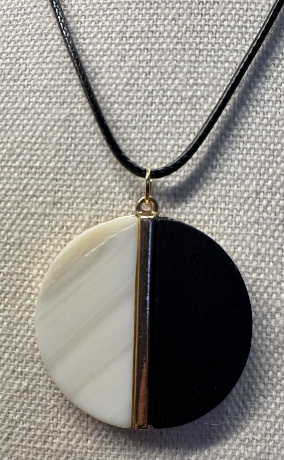 Vintage Goldtone Abalone & Wood Round Pendant On Black Cord Necklace 16”