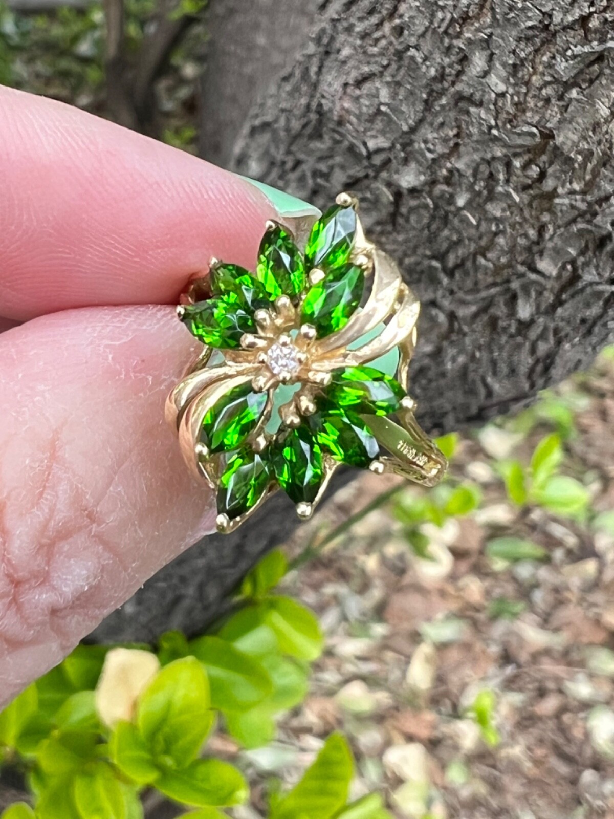 VINTAGE 14K YELLOW GOLD VIVID GREEN CHROME DIOPSIDE DIAMOND COCKTAIL RING