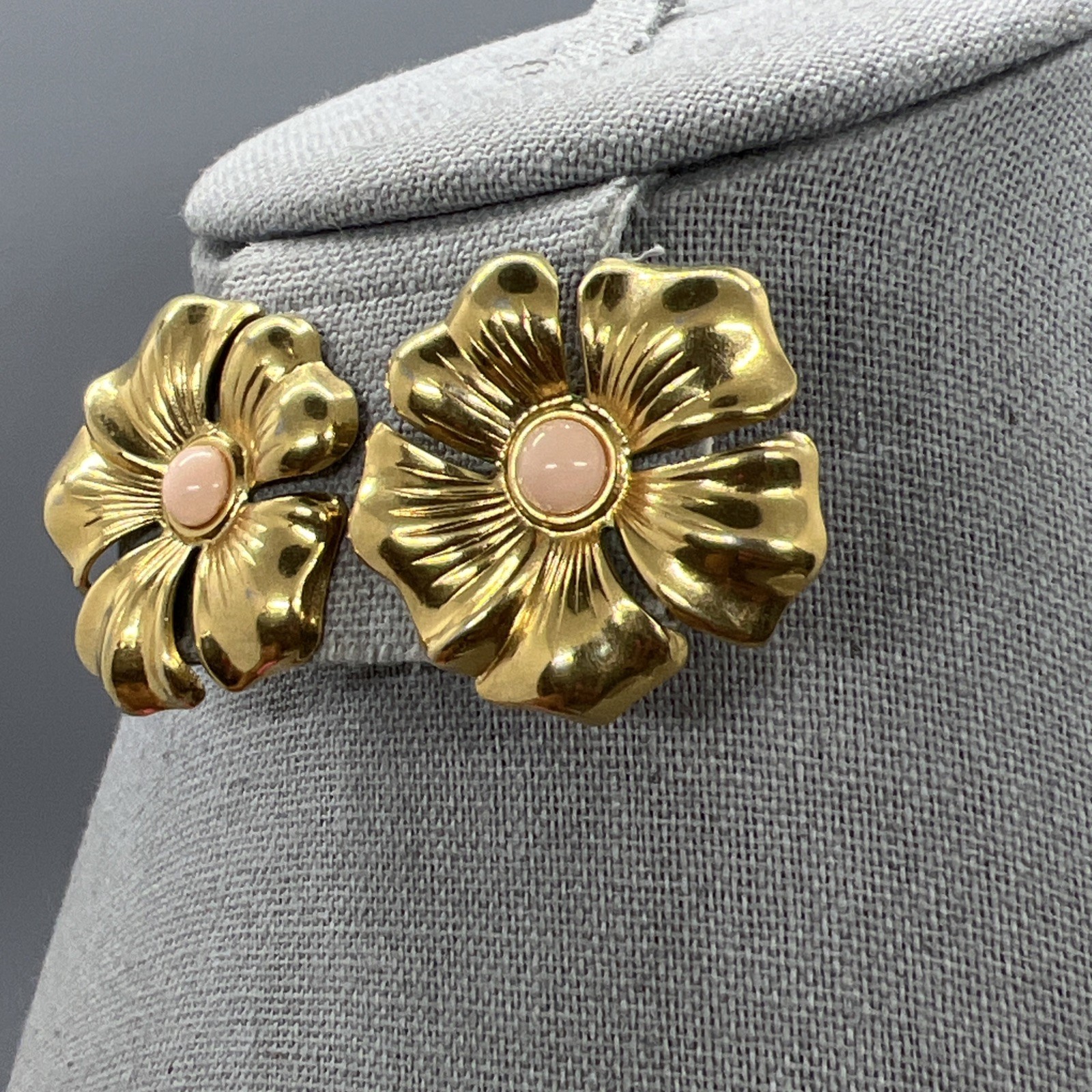 Vintage Gold Tone Flower Clip On Earrings Pink Center Cabochon Bold Retro Floral
