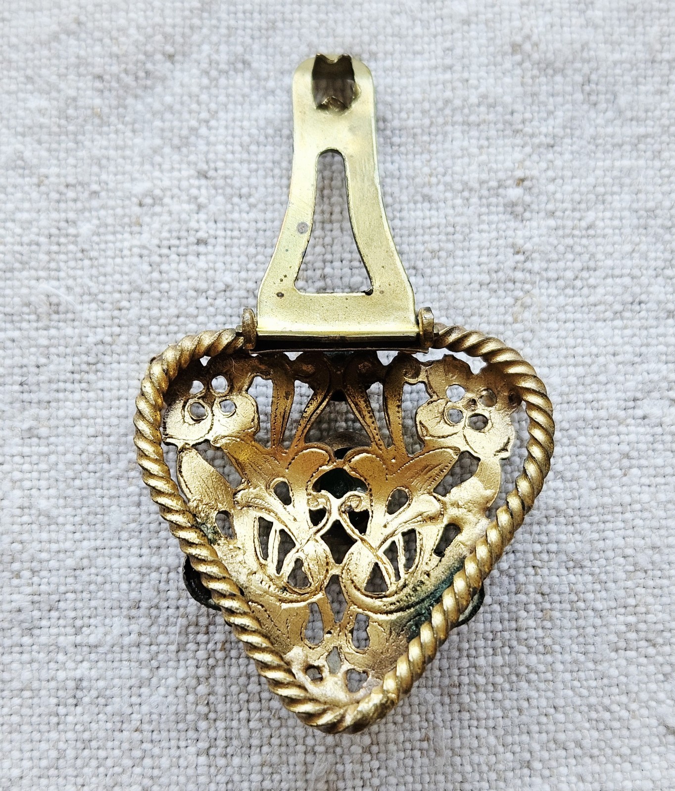 Vintage Gold Tone Multi Color Rhinestone Faux Pearls Flower Filigree Fur Clip
