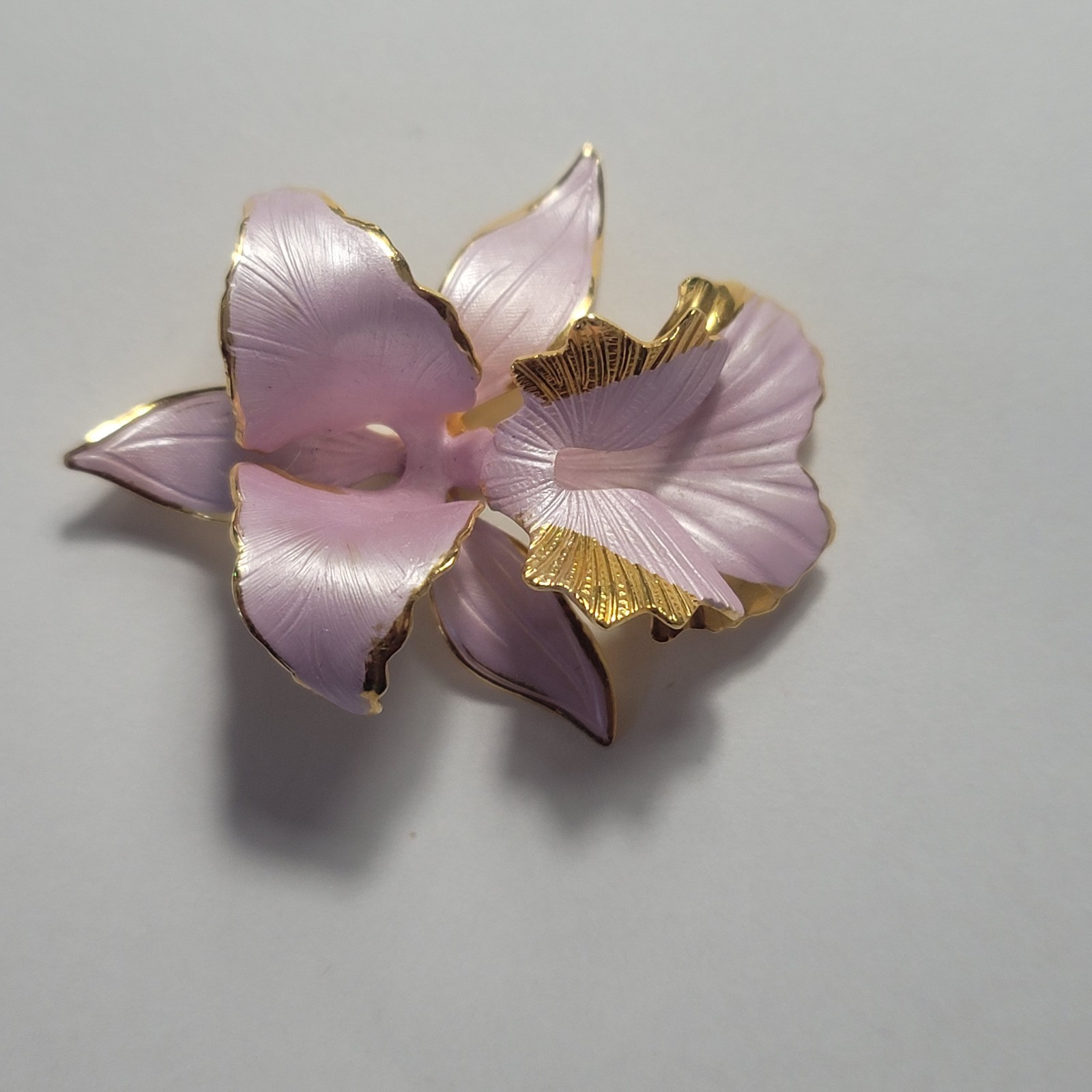 Vintage Signed Cerrito Original 1982 Orchid Iris Flower Brooch Lilac Goldtone 2″