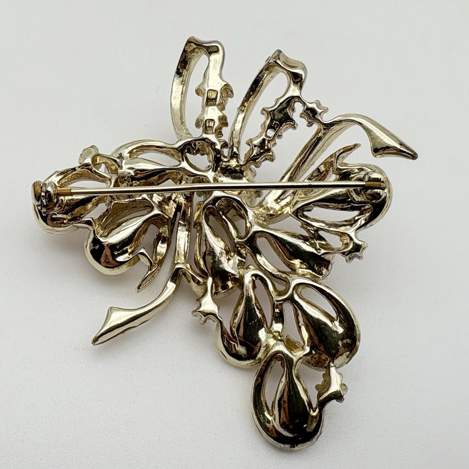 Vintage Bundle Of Grapes Faux Pearl Pink Teardrop Rhinestone Gold Tone Brooch