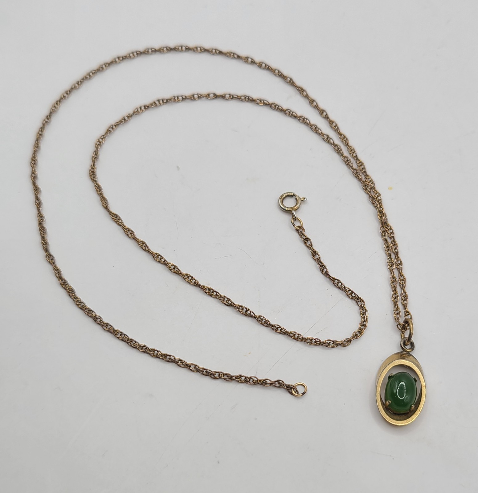 Vintage Gold Plated Jade Oval 3/4″ Charm 18″ Necklace Clasp Marked 925