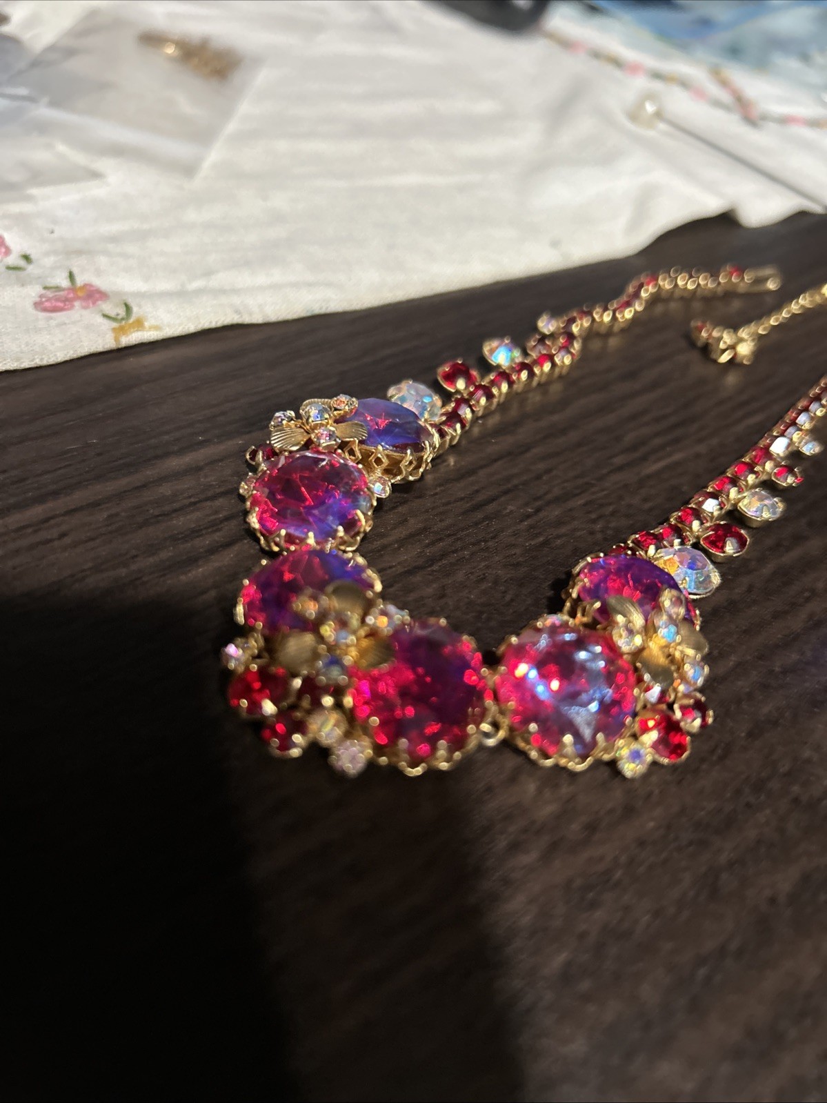 Vtg Stunning UnSigned REGENCY Iridescent Red Glass Stones AB Demi Parure Set