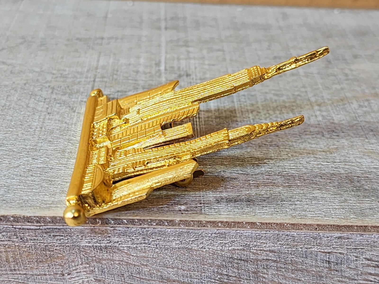 Vintage Park Lane Gold Tone New York Buildings Sky Line Brooch Sky Scrapers