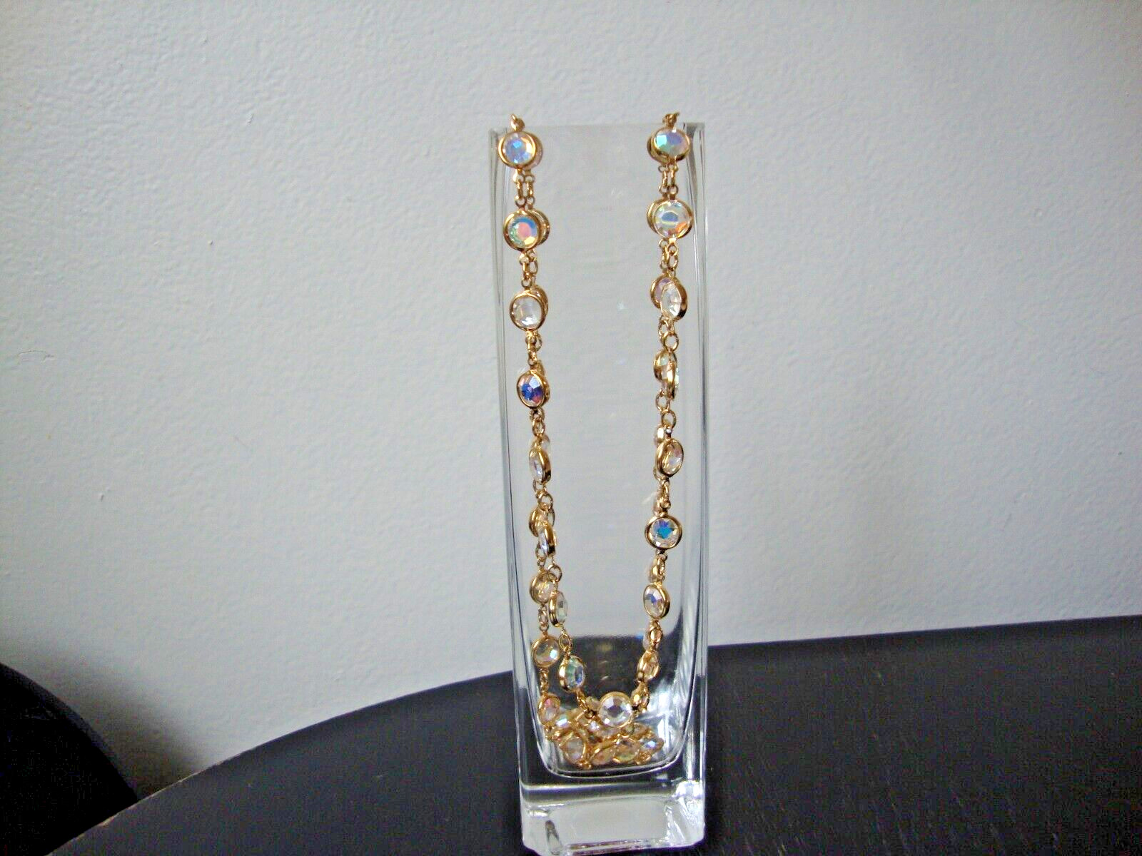 VINTAGE 1980s AUSTRIAN CRYSTAL BEZEL SET AURORA CRYSTALS GOLD TONE NECKLACE 35″