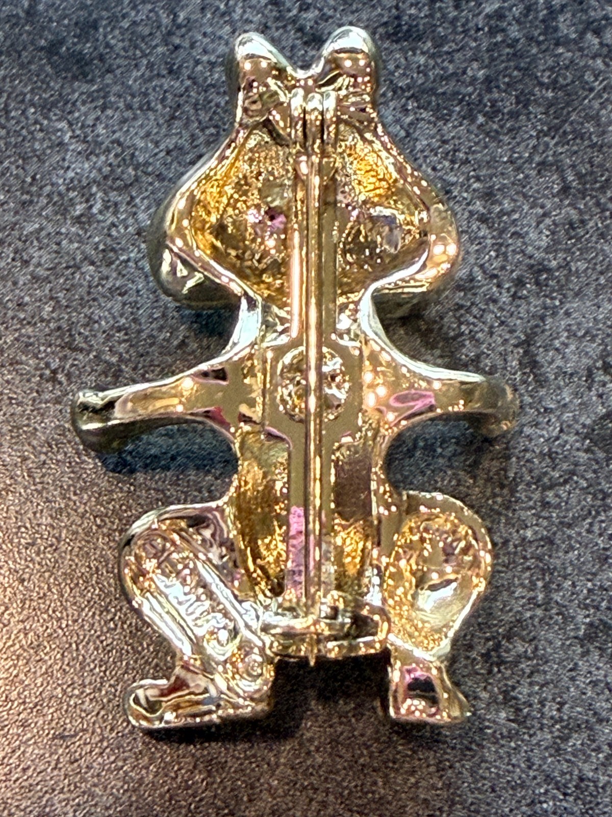 Brooch Pin VTG by Gerry’s Very Light Gold Tone with Painted Details