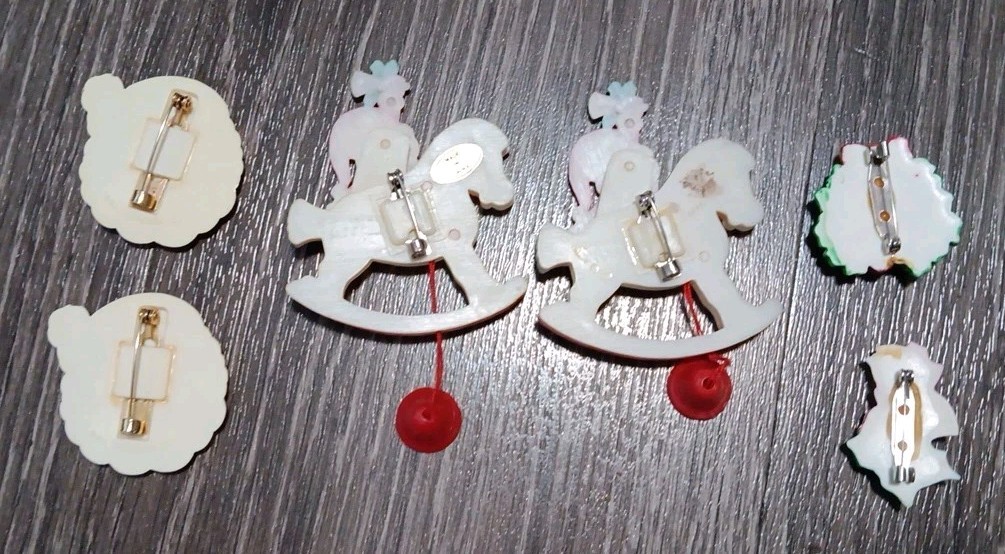 Vtg Christmas Pin Manual Pull String Plastic Santa Riding Rocking Horse MOVES