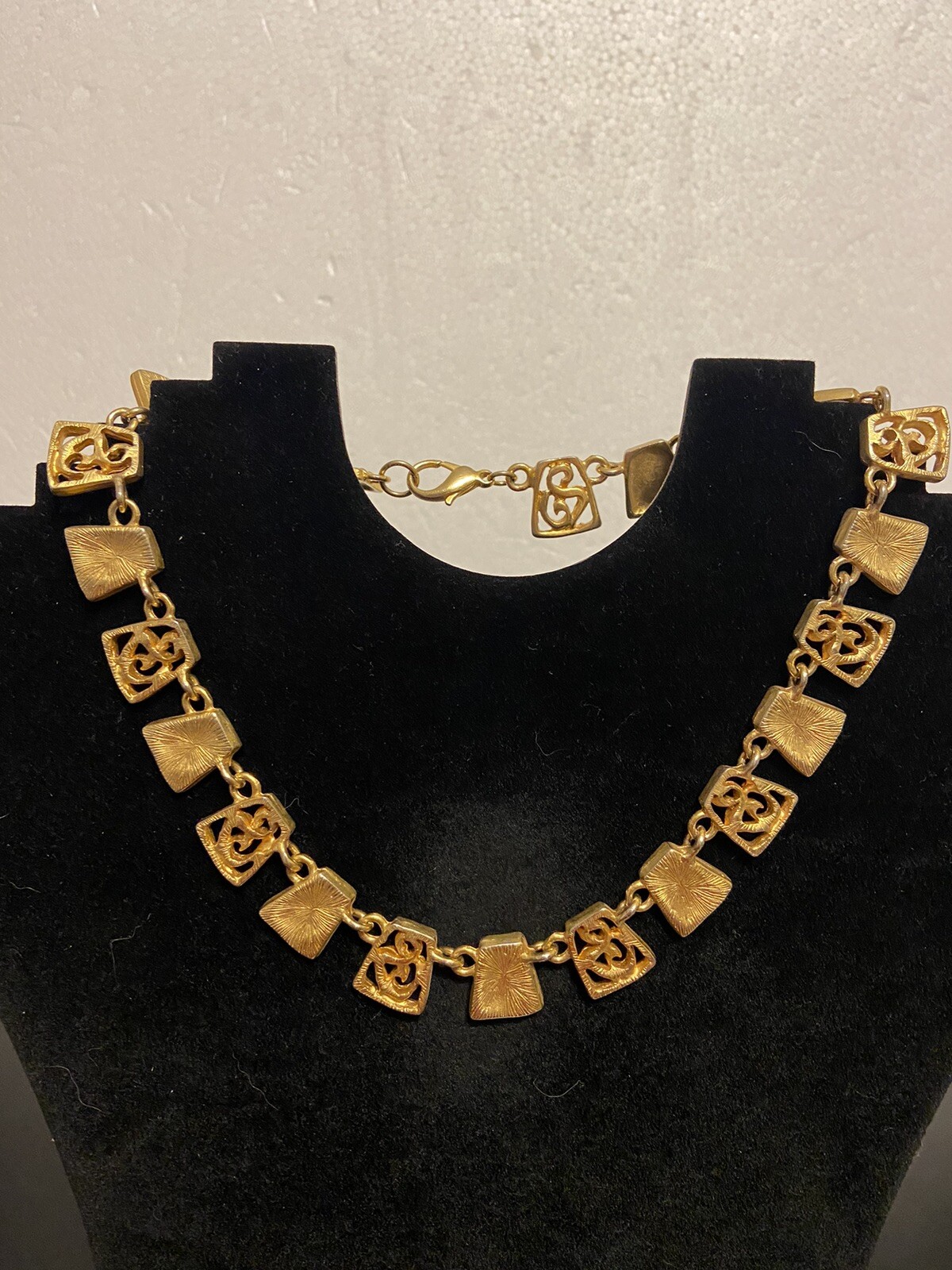 Necklace Choker Goldtone Vintage 16 1/2 in.
