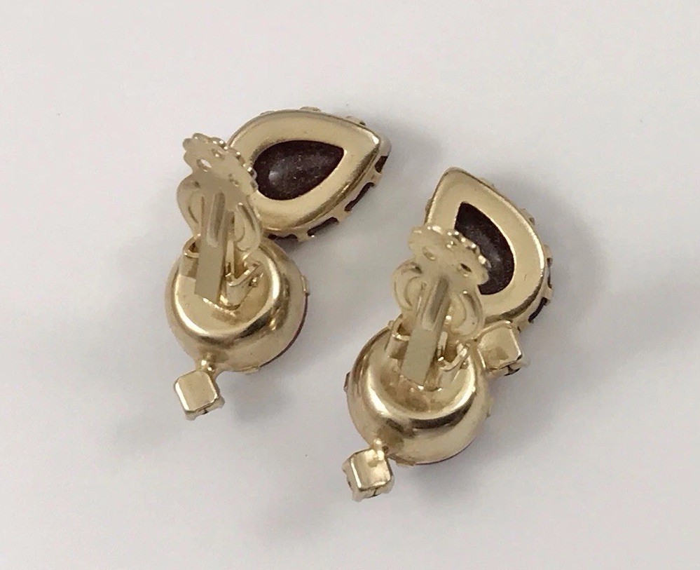 VTG Unsigned Schiaparelli Deep Red AB Glass Rose Flower Clip On Earrings. #571