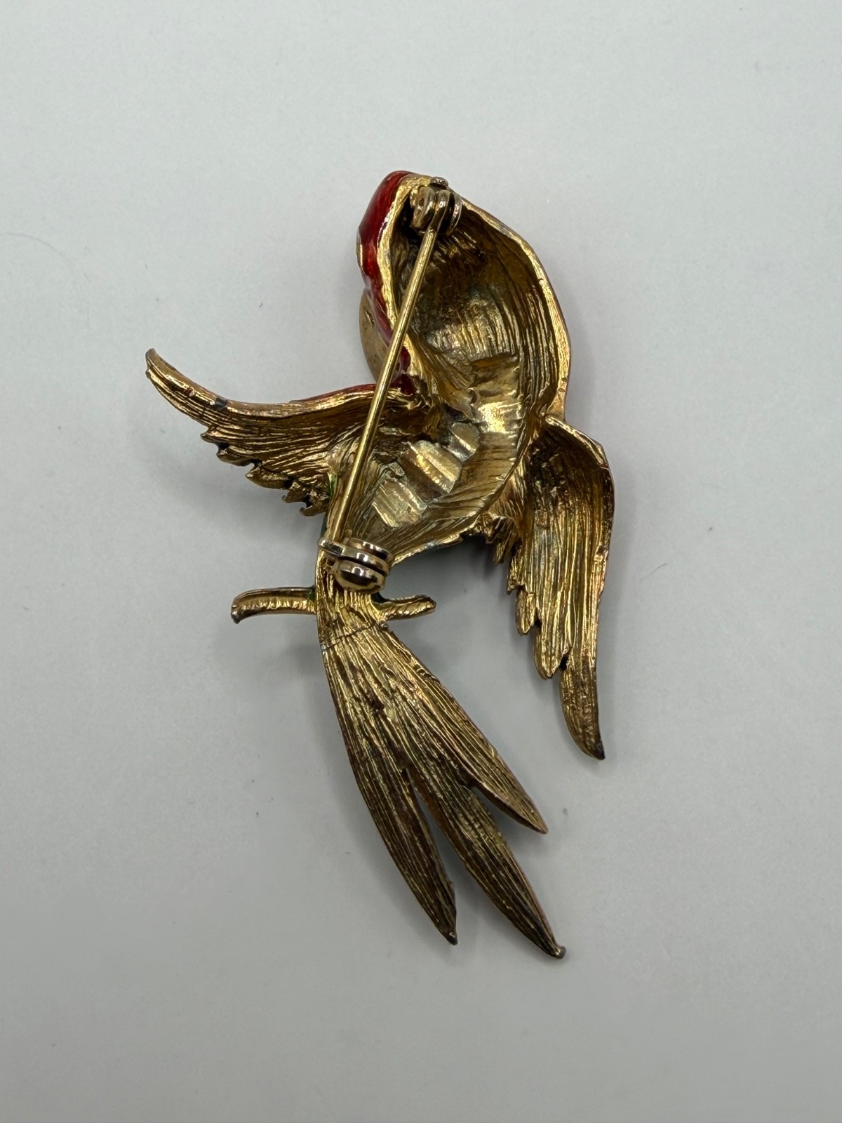 VINTAGE GOLD PLATED ENAMEL PARROT BROOCH BLUE RHINESTONE EYES