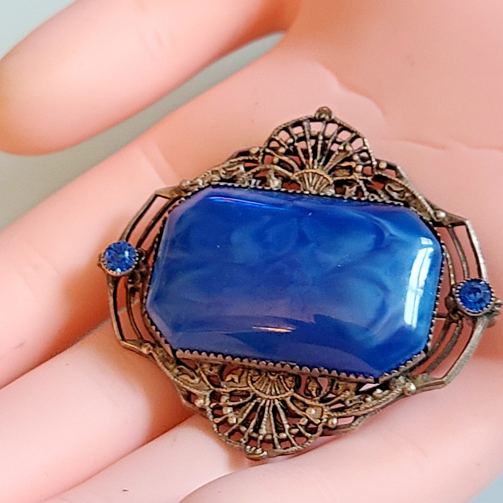 Art Deco era (circa 1920s–1930s) filigree sash pin or brooch GORGEOUS BLUE 1 3/4