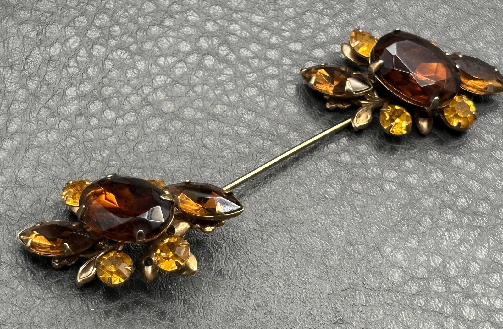 Vintage Gold Tone Brown Rhinestone Floral Cluster Jabot Stick Pin *Read