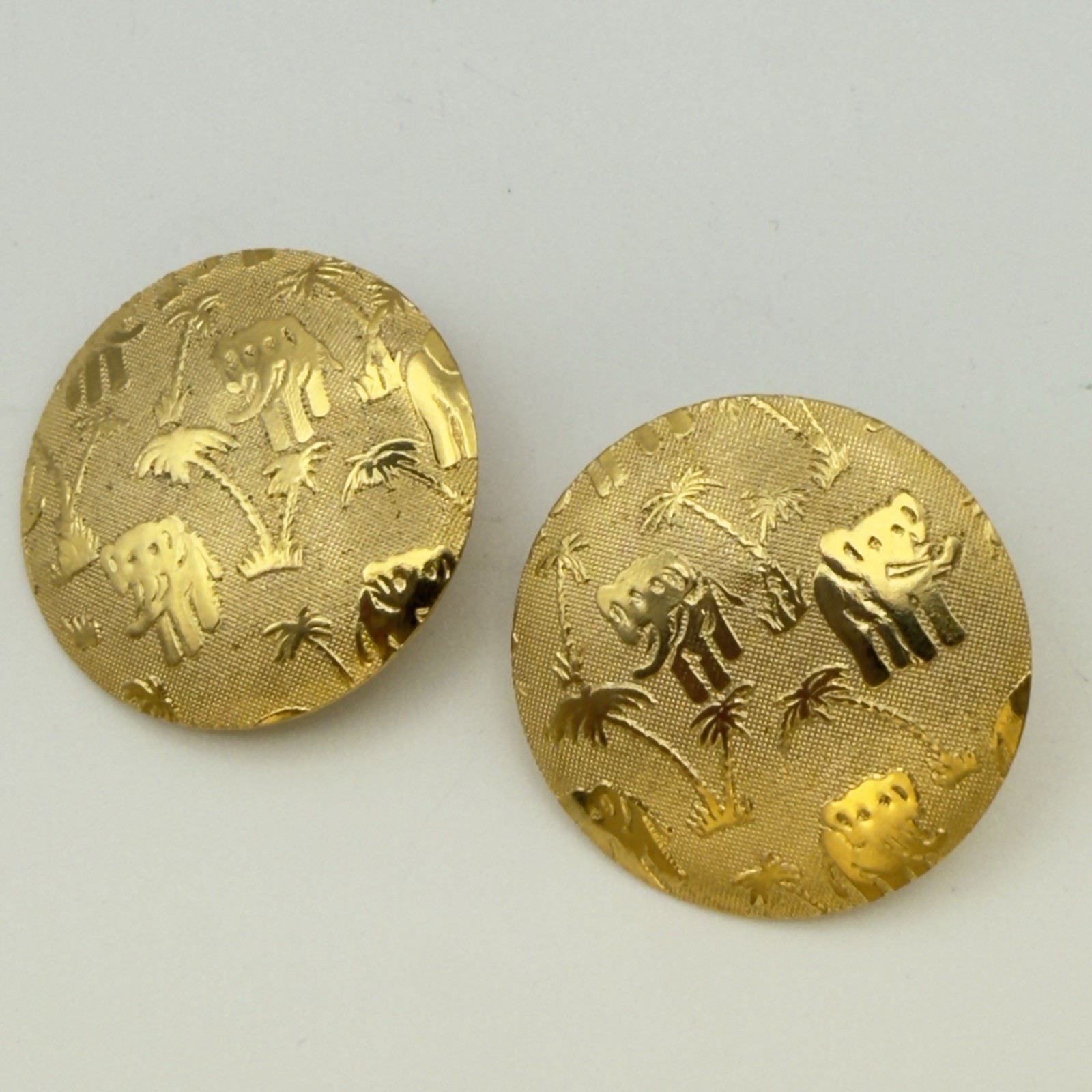Vintage Gold Tone Elephant Palm Tree Disc Clip On Earrings Safari Bold