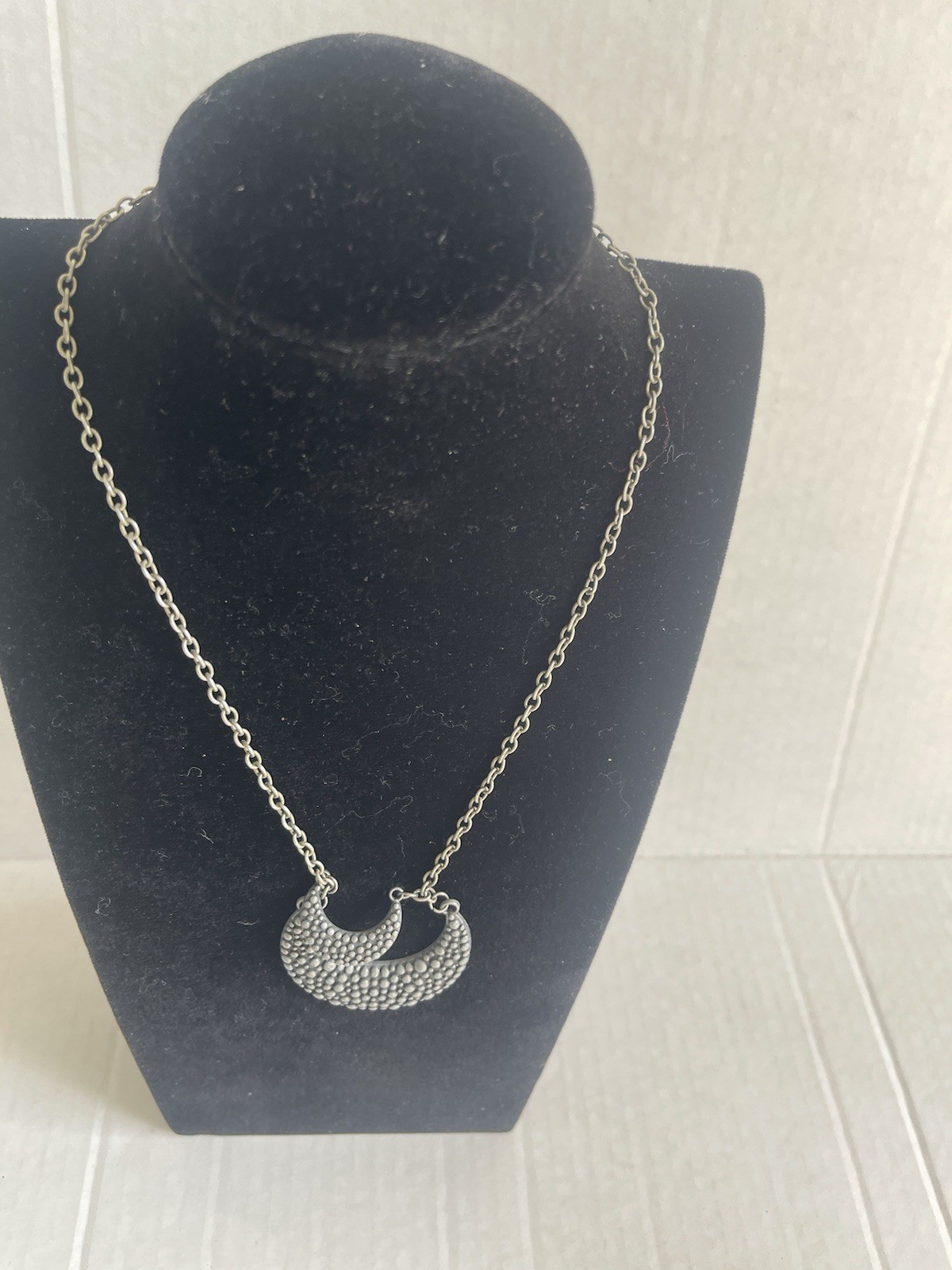 Vintage Antique Silver Tone Textured Double Crescent Moon Necklace, 17″ 18g