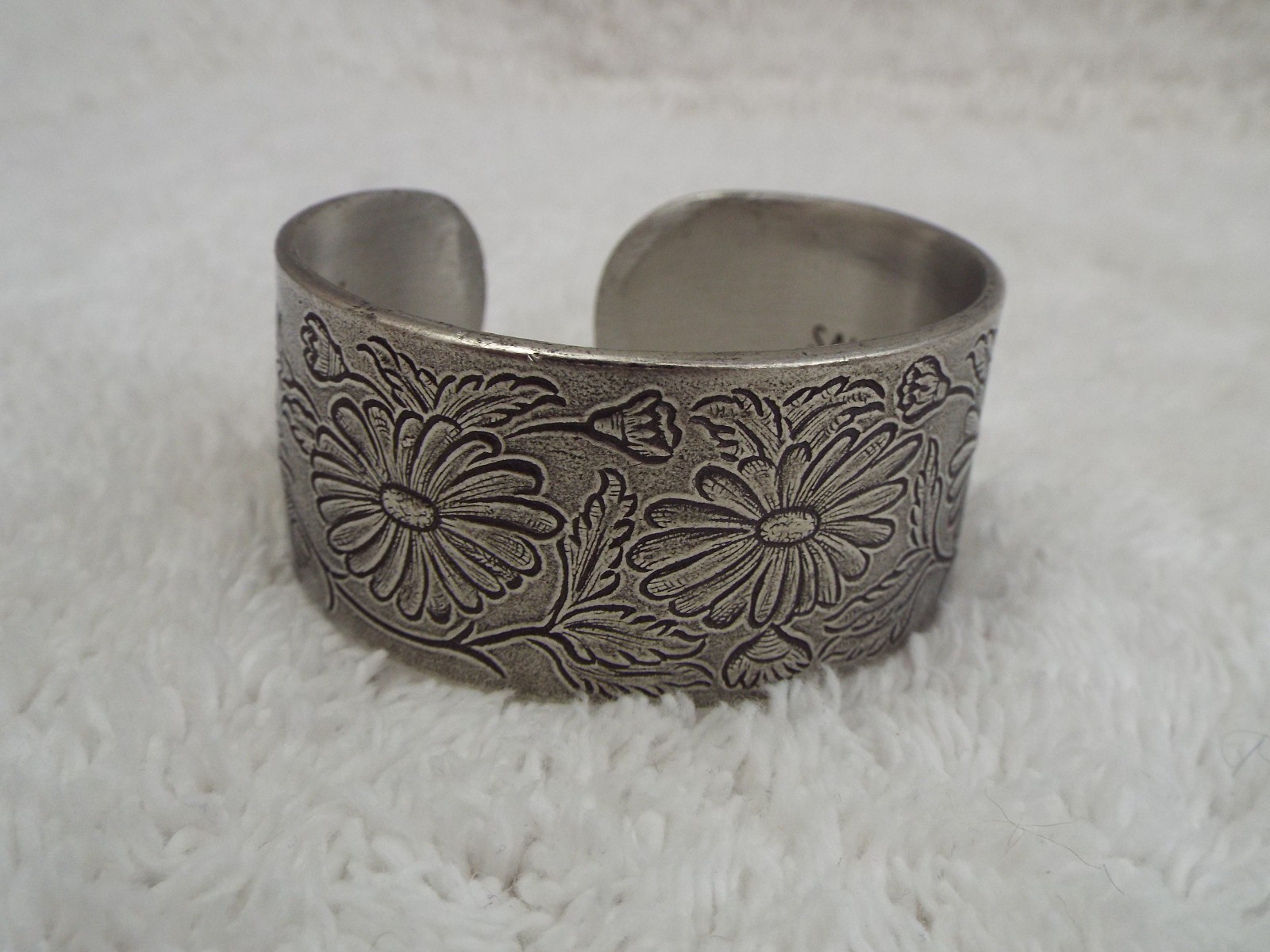 SALISBURY PEWTER September Flower Cuff Bracelet (J33)