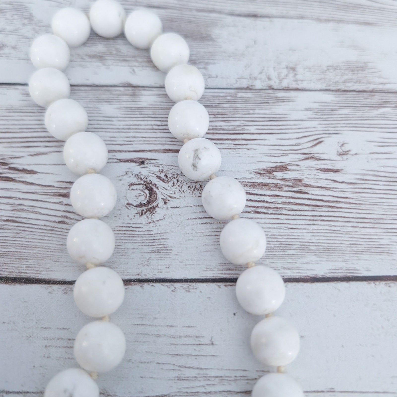 Vintage Necklace Statement Retro Off White Ball Style – Marks & Discoloration
