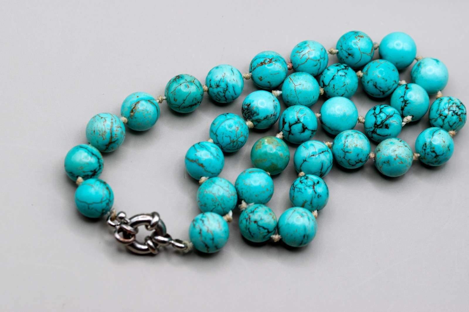 VTG Genuine Turquoise 12mm Bead Hand Knotted Necklace 18″ 2.8oz Oversized Clasp