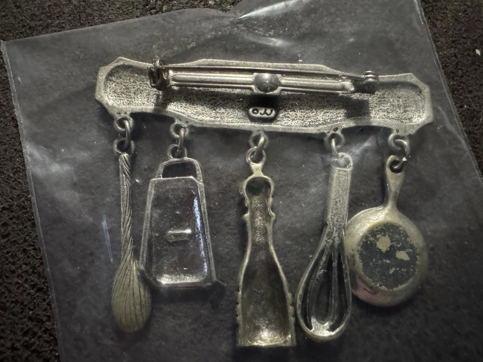 JJ Jonette Le Chef Kitchen Utensil Gadgets Brooch Pin Pewter 2.5″