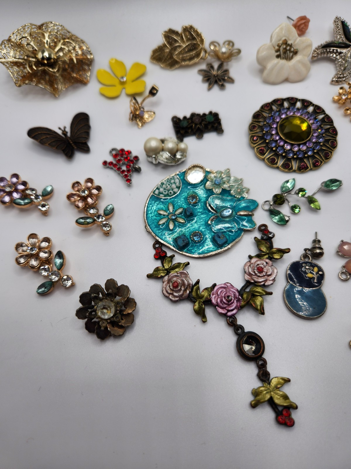 Flower Craft Jewelry Pieces Junk Drawer 30 Different Pieces