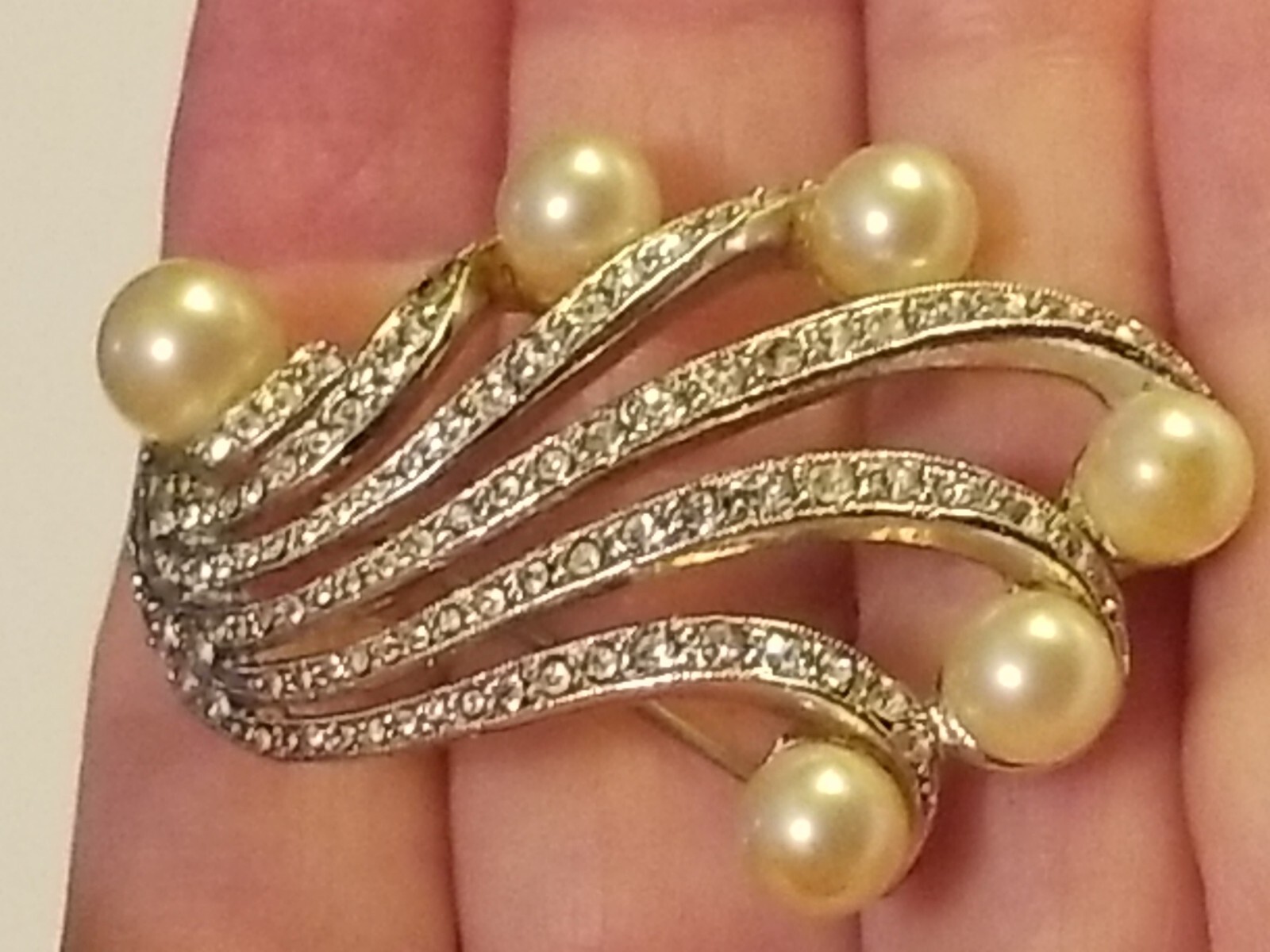 Elegant Brooch Pin Vtg Silver Toned Swirl Ribbon Pearl & CZ Encrusted 1.75″ Long