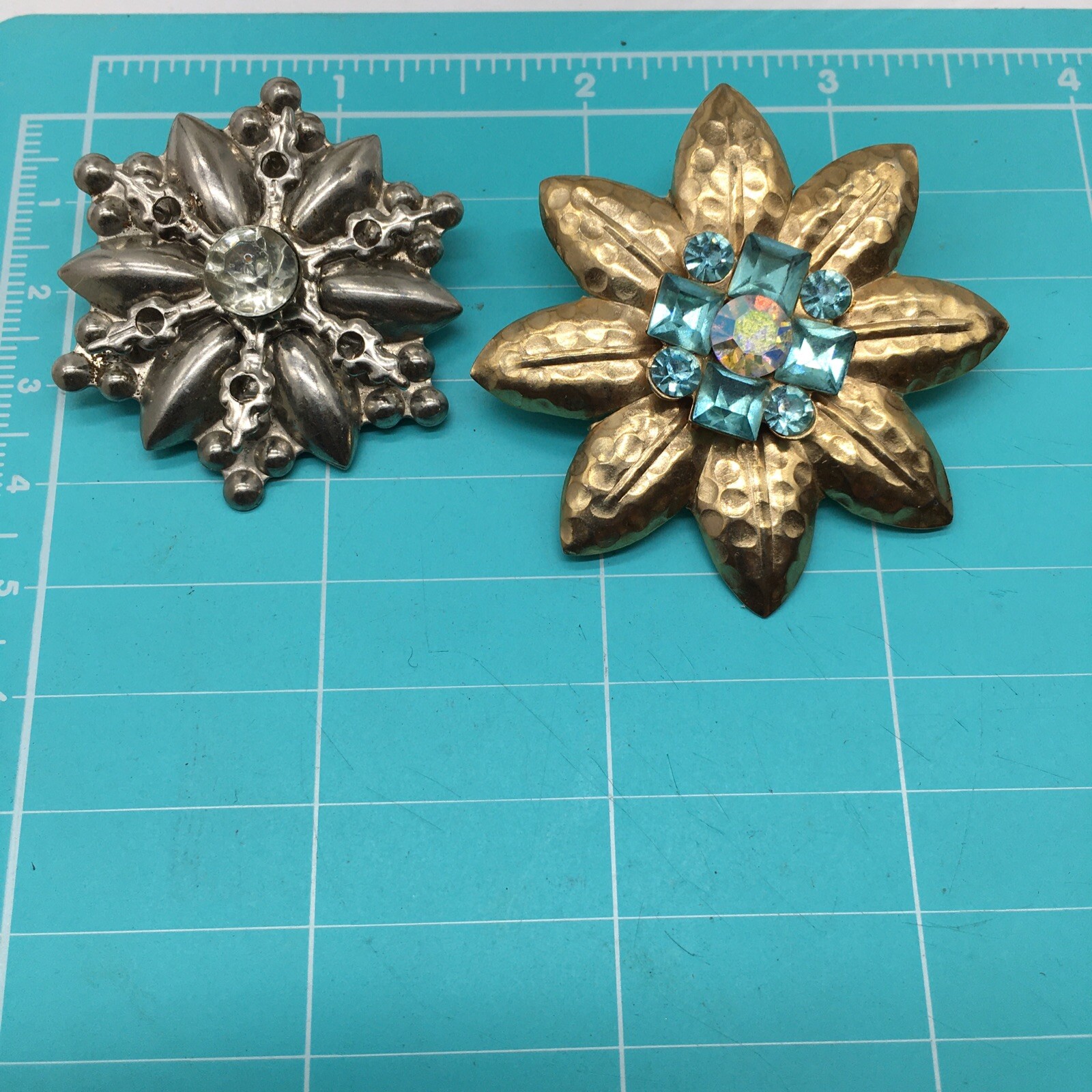 Vintage Tin Star Flower Brooch Pin LOT of 2 1.5-2″ White and Blue Rhinestone