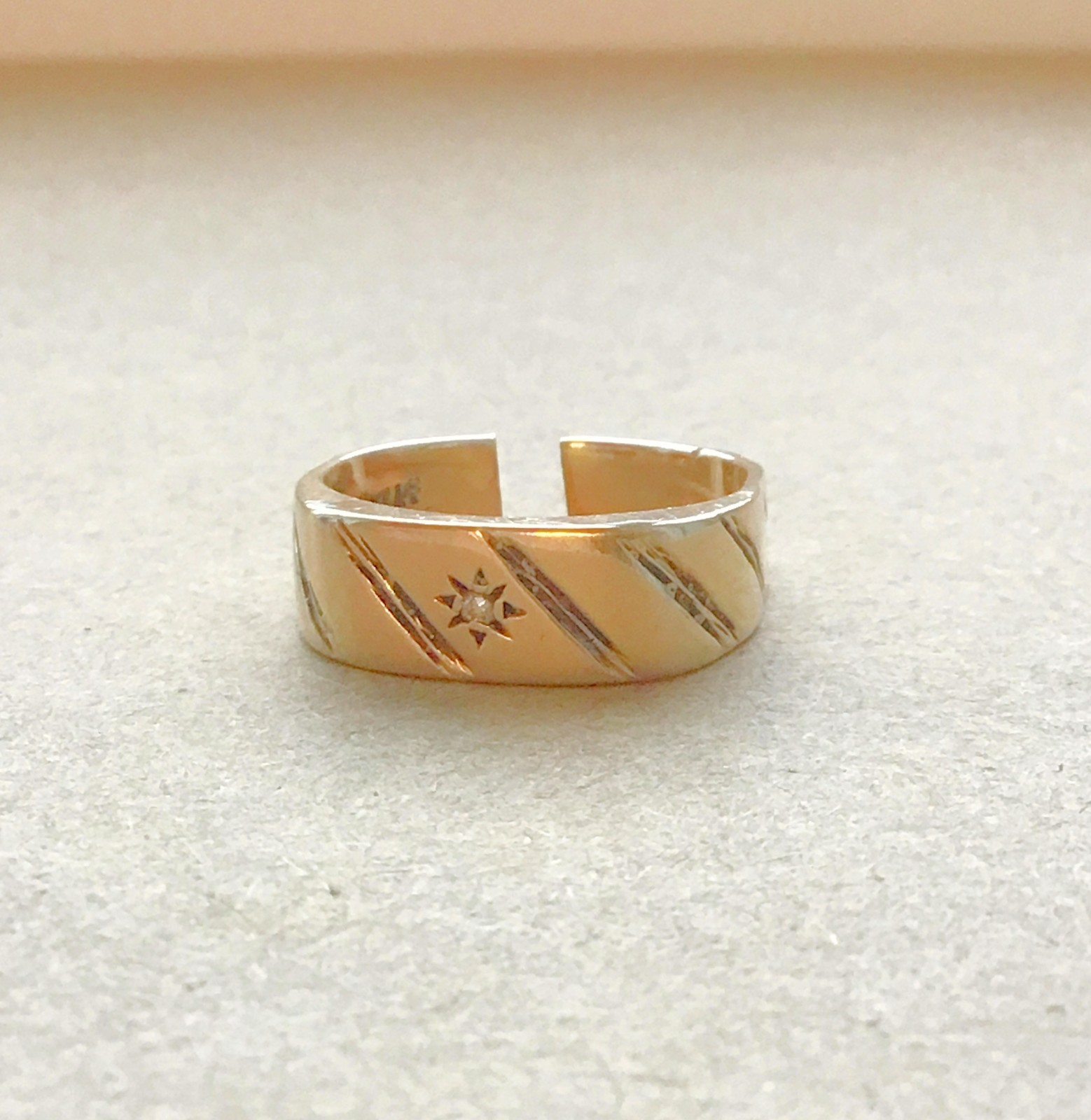 Vintage 10K Yellow Gold Diamond Ring 4.0 Grams Repair/Repurpose/Scrap