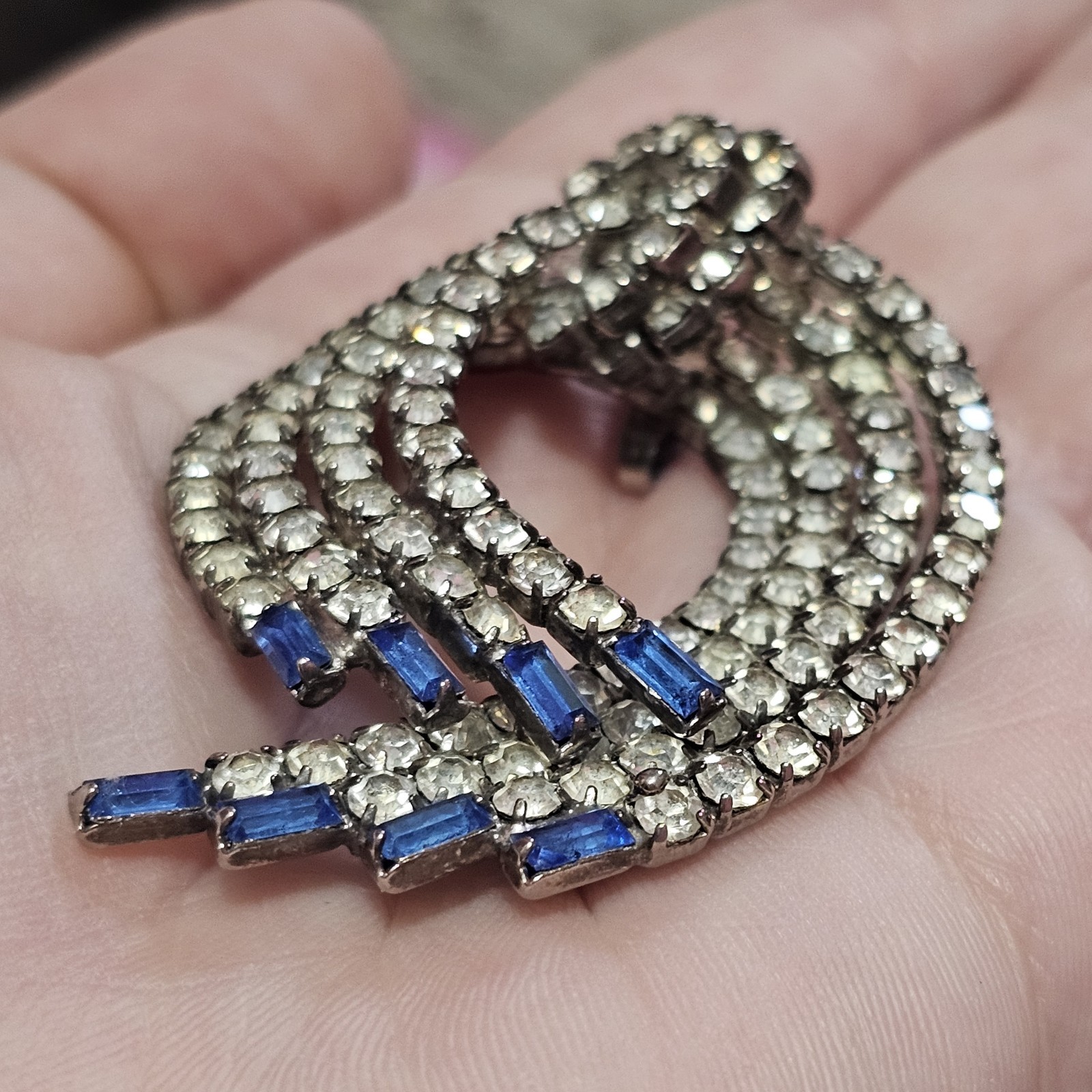 Vintage Blue Rhinestone Knotted Ribbon Pendant Arched Swirl Silver Tone Beauty