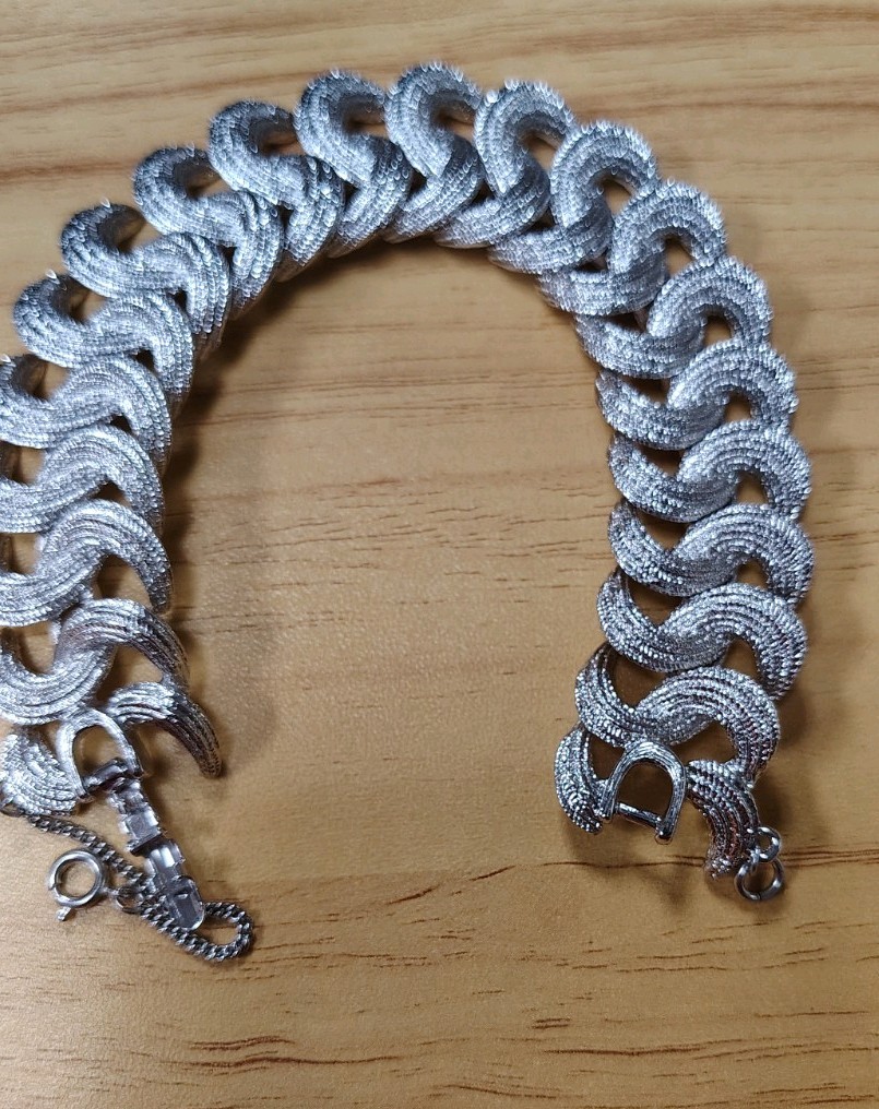 Vintage Monet Articulated Link Bracelet W/Safety Chain Silvertone/S Curve/7″